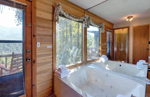 Gatlinburg - Pigeon Forge Cabin | Woodshed