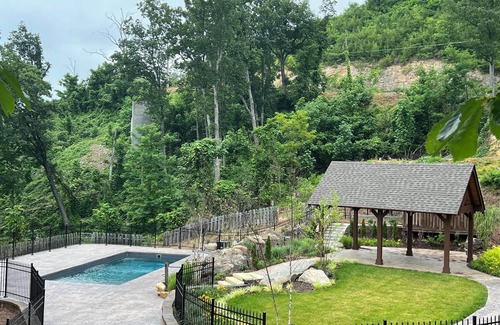 Gatlinburg - Pigeon Forge Cabin | Woodshed