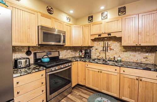 McHenry Cabin | Woodside Retreat