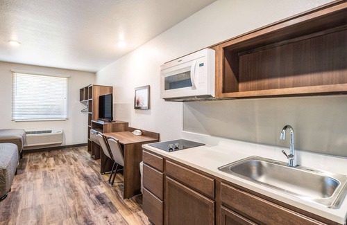 Braden River Hotel | WoodSpring Suites Bradenton