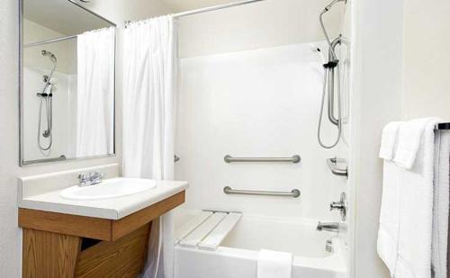 Clarksville Hotel | WoodSpring Suites Clarksville Ft. Campbell