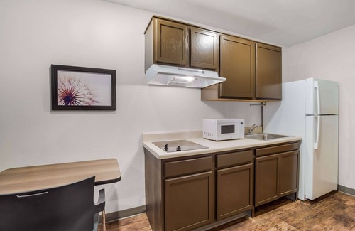 North Charleston Hotel | WoodSpring Suites North Charleston Airport I-526