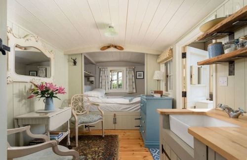 Rosudgeon Cabin | Woodstock Retreat Shepherd's Hut