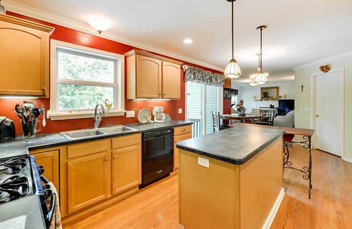 Ballston Spa House | Woodsy Ballston Spa Home: 4 Mi to State Park!