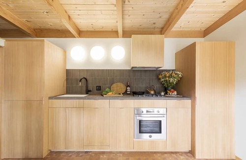 Eliot Cabin | Woodsy minimal backyard micro home Close in NE Portland with lux detailing