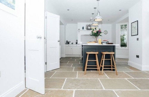 Henley House | Woodvale Retreat - Sleeps 10