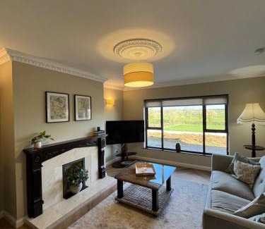 Coleraine House | Woodview Cottage