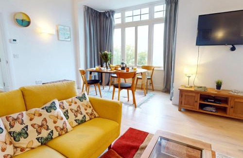 Hele House | WOODY BAY FALLING WATER 2 Bedrooms