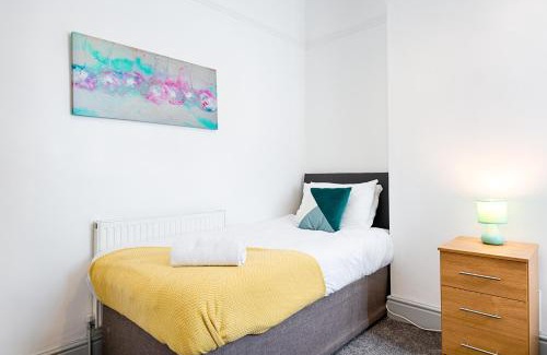 Landore Apartment | Work Stay - 3BR - Near Stadium - Smart TVs