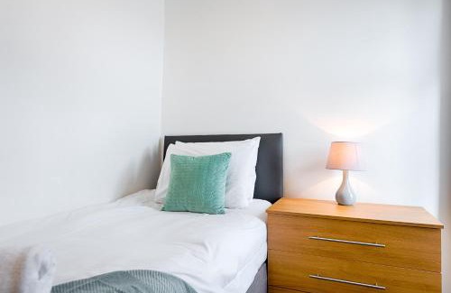 Landore Apartment | Work Stay - 3BR - Near Stadium - Smart TVs