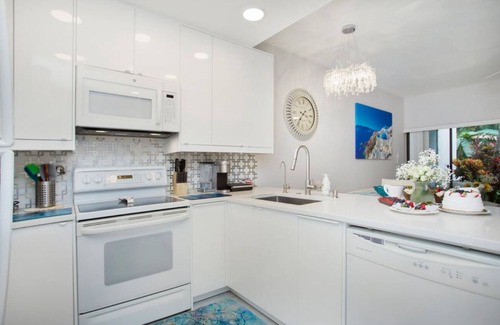 Central Naples Condo | World Tennis Club/Pickleball/Heated Pool/Hot Tub/Sauna. n1st floor condo.