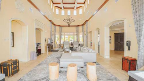 Florida Central Atlantic Coast Apartment | WorldQuest Resort 3BR Suite - Pool, Kitchen, Free Parking, Near Disney