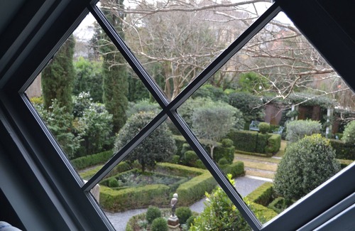 Harleston Village House | Wortham House 3BR/3&1/2b Gothic Carriage House Set in Garden