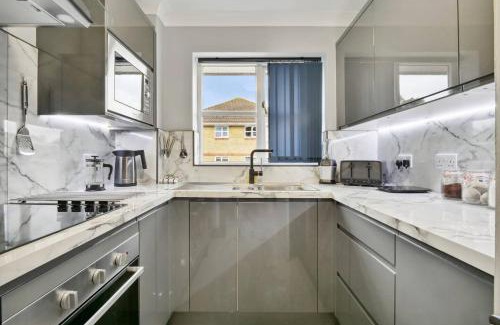Knaphill Apartment | Wow!penthouse Discount On Monthly Stays Book Now!