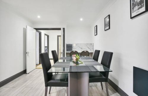 Knaphill Apartment | Wow!penthouse Discount On Monthly Stays Book Now!