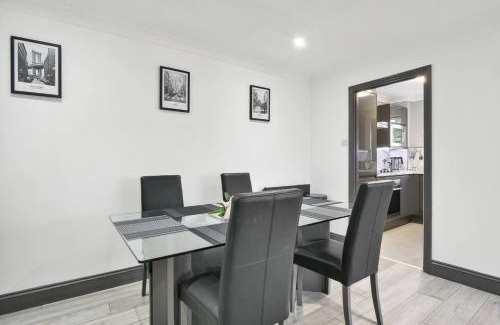 Knaphill Apartment | Wow!penthouse Discount On Monthly Stays Book Now!