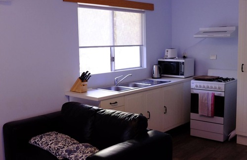 Deepdene Apartment | Wrenwood Chalets Caves road unit 3