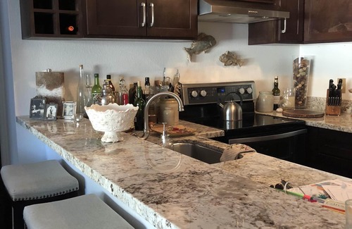 Bay Ho Condo | Writer's Pad ~ KILLER location! Near La Jolla, Downtown, beach, walk to Trolley!