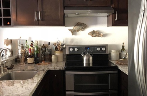 Bay Ho Condo | Writer's Pad ~ KILLER location! Near La Jolla, Downtown, beach, walk to Trolley!
