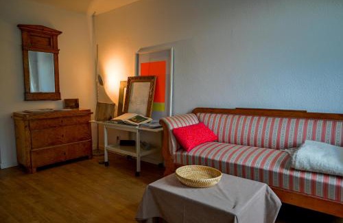 Sudstadt Apartment | Wunderschöne historische 3 Raum Wohnung