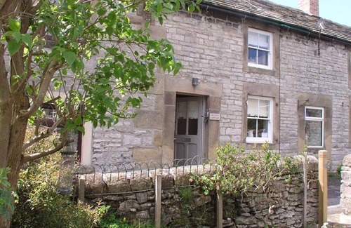 Youlgreave House | Wutley - Two Bedroom House, Sleeps 3
