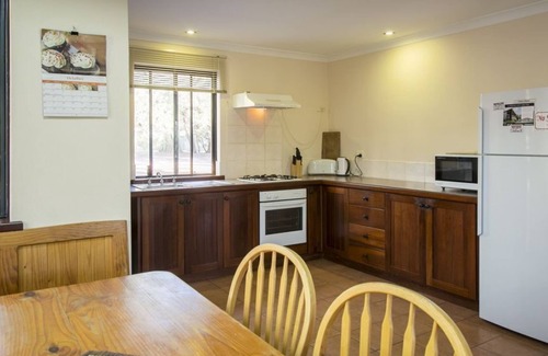 Yallingup Cottage | Wyadup Brook Cottages-3 Bedrm Chalet