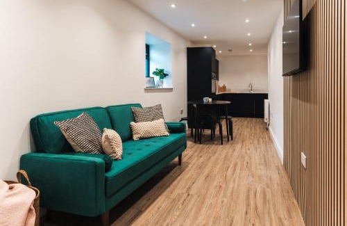 Somerton Apartment | Wych Cottage, Striking 2 Bed, Parking, Ground Floor Flat - Step Free