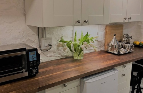 Bracondale Hill Apartment | Wychwood Davenport Apartment