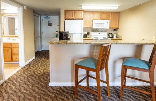Brodheadsville Condo | Wyndham at Waikiki Beach Walk® - Spacious1 Bedroom