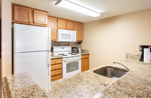 Brodheadsville Condo | Wyndham at Waikiki Beach Walk® - Spacious1 Bedroom