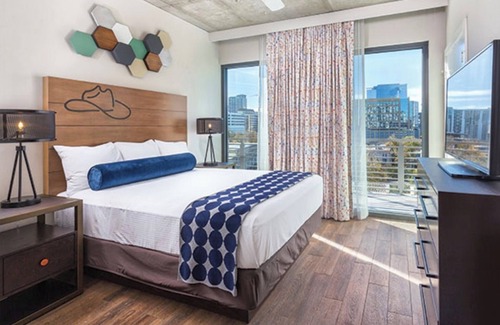 Civic District Resort | Wyndham Austin ~ 2B Presidential ~ Walk to 6th St. VIEWS! Rooftop Pool