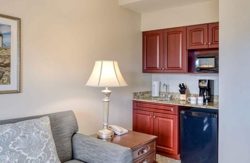 Jamestown Condo | Wyndham Bay Voyage Inn | 1BR/1BA Queen Suite