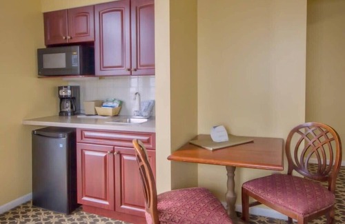 Jamestown Condo | Wyndham Bay Voyage Inn | 1BR/1BA Queen Suite