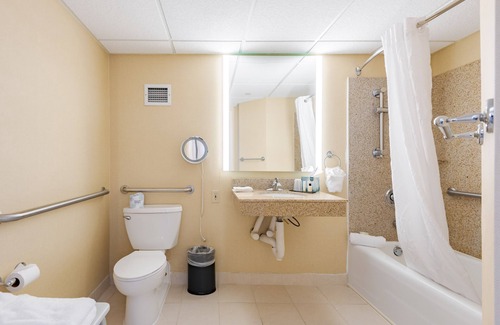 West Omaha Hotel | Wyndham Omaha/West Dodge