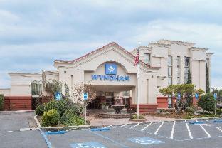 Visalia Hotel | Wyndham Visalia
