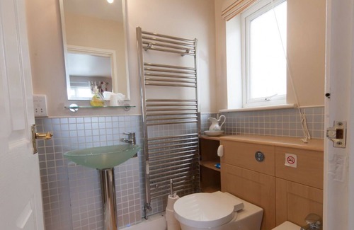 Hoylake Bed & Breakfast | Wyngate Guest House
