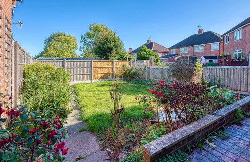 Bloxwich House | Xclusive Living Close to NEC, Free WiFi, Netflix, Parking, Sleeps 5, 3 Bedroom H