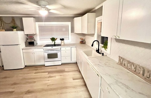 Ashdown House | XL Airjetted tub, pet free smoke free home, Ashdown AR extra Clean & cozy