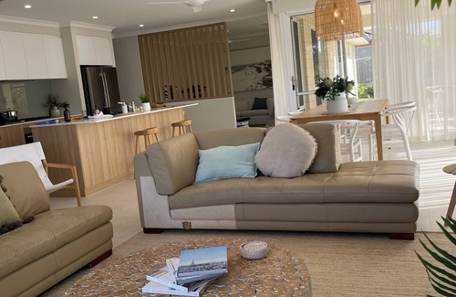 Dalyellup House | Xtra Luxury Coastal Splendour 4 bed Bunbury