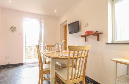 Newport House | Y Bwthyn, Newport