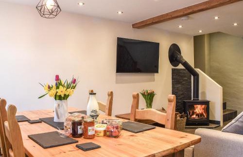 Kidwelly House | Y Parlwr