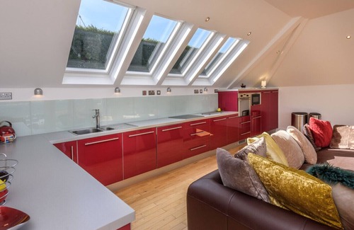 Bwlchtocyn House | Y Ty Pren - Three Bedroom House, Sleeps 6