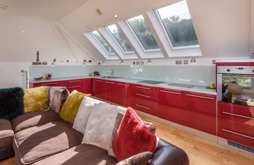 Bwlchtocyn House | Y Ty Pren - Three Bedroom House, Sleeps 6