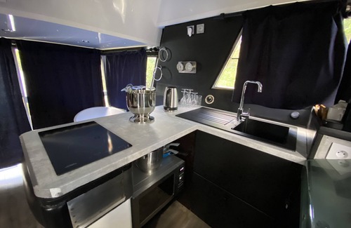 Sandrancourt Boat Rental | Yacht avec Jacuzzi pour amoureux: L'Odysea