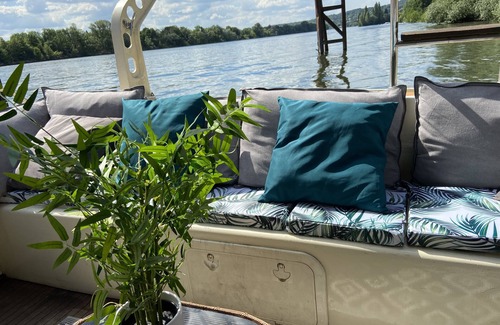Sandrancourt Boat Rental | Yacht avec Jacuzzi pour amoureux: L'Odysea