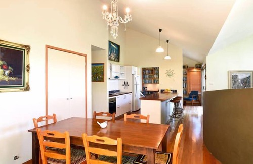 Erowal Bay House | Yacht Club - Holiday House (near Hyams Beach)