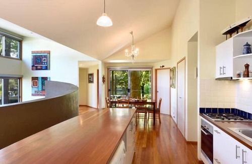 Erowal Bay House | Yacht Club - Holiday House (near Hyams Beach)