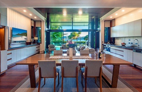 Hamilton Island Villa | Yacht Club Villa 6 Hamilton Island - oceanviews, 2 golf buggies and transfers