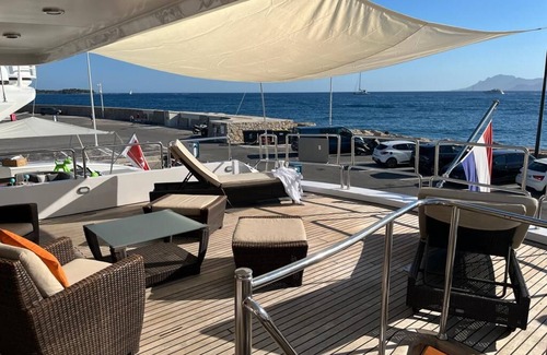 Cannes Old Town Boat Rental | Yacht JoJo