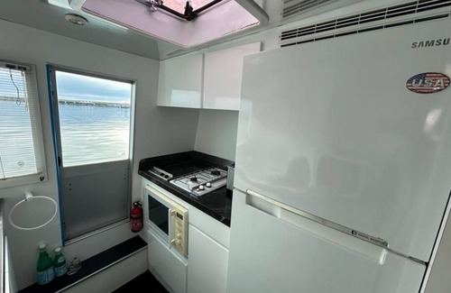 Cannes Old Town Boat Rental | Yacht Mémorable en Plein Coeur de Cannes - Beau Rivage